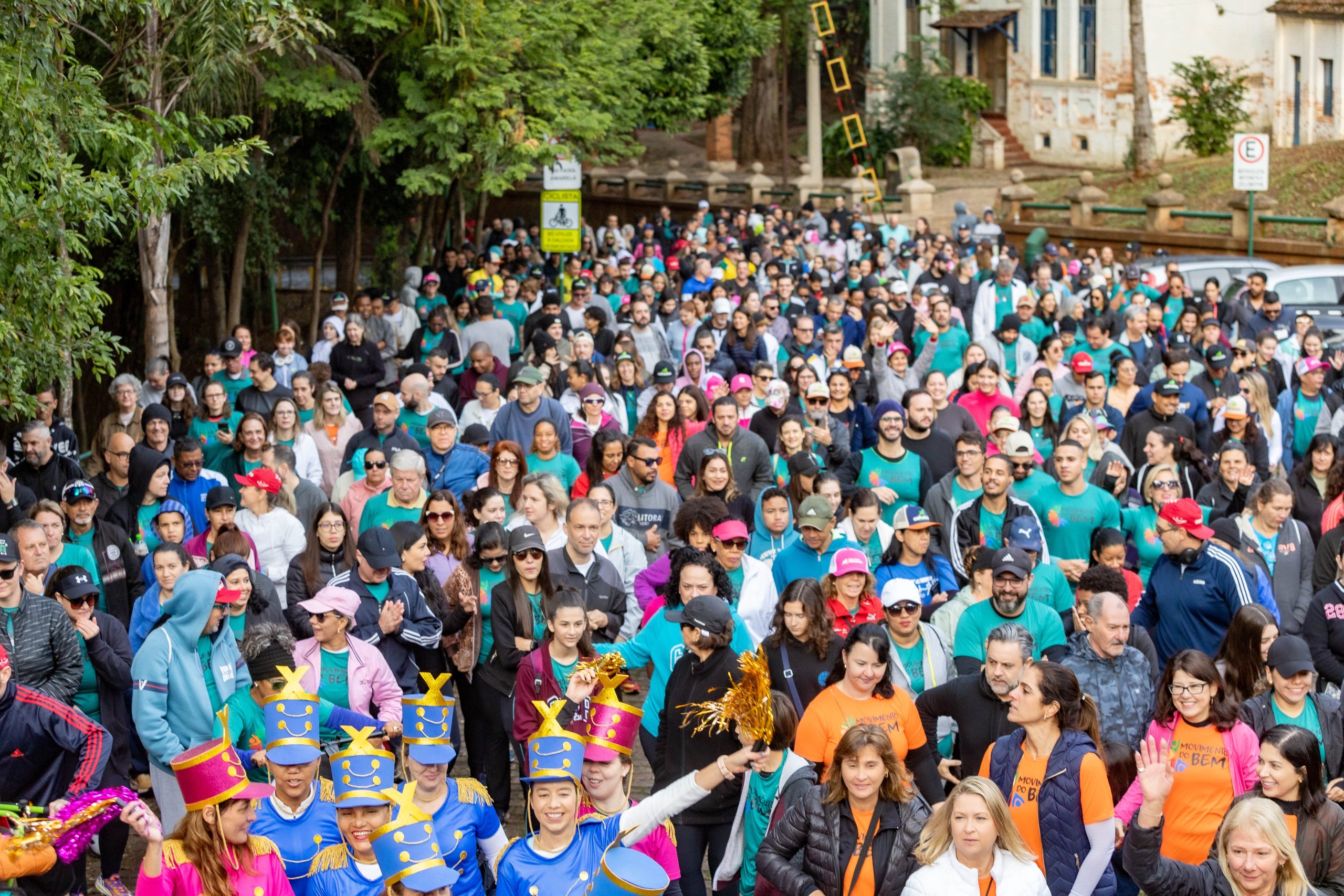 3ª Caminhada Movimento do Bem arrecada alimentos para Fussp e celebra o Mês do Voluntariado