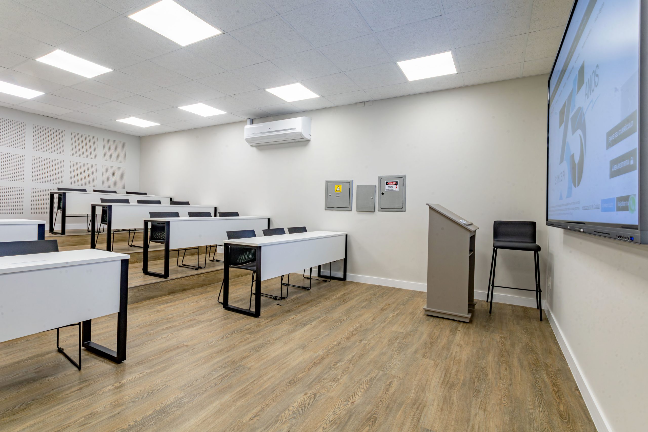 Sala 1 - auditório (24 lugares)