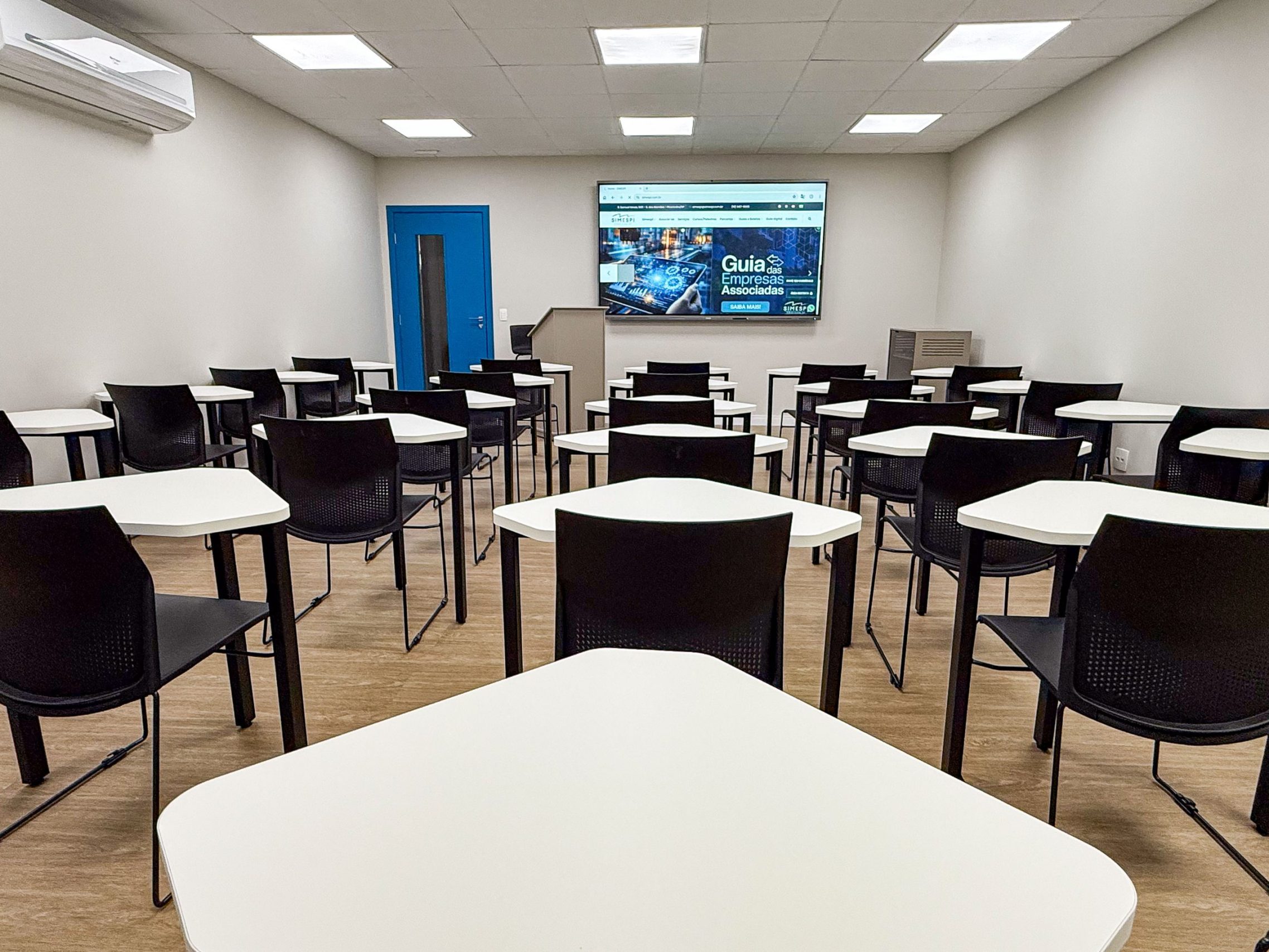 Sala 2 - capacidade de 30 pessoas