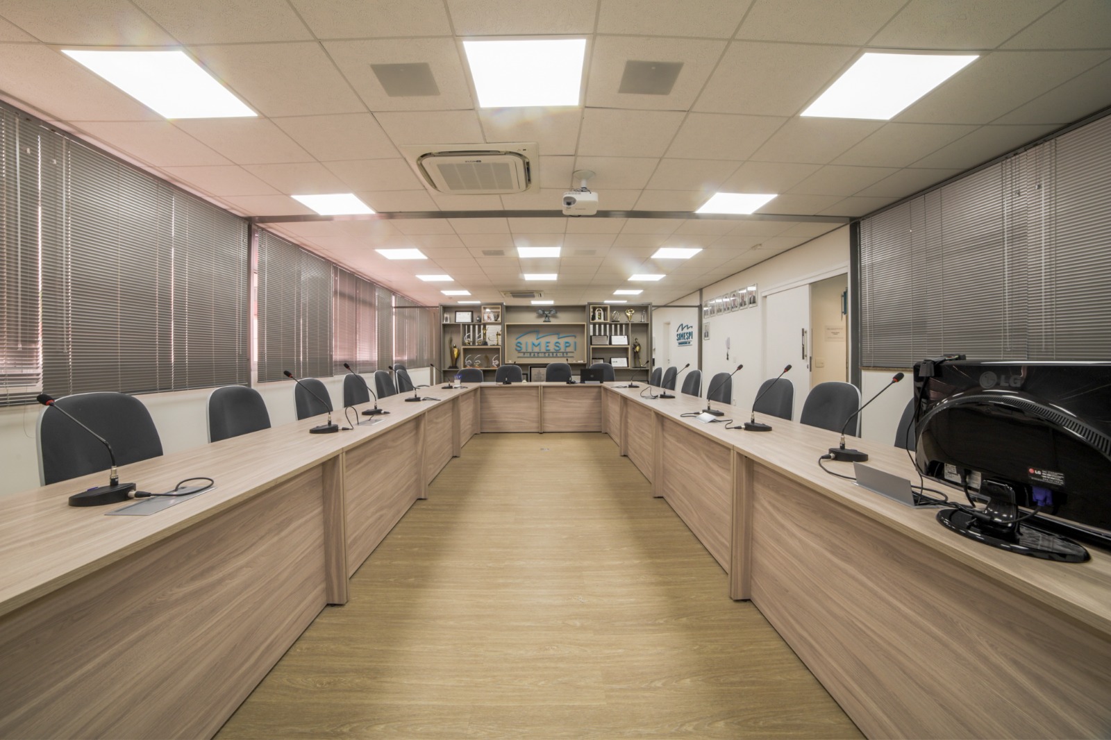 Diretoria - sala para video conferência, capacidade (20 pessoas)